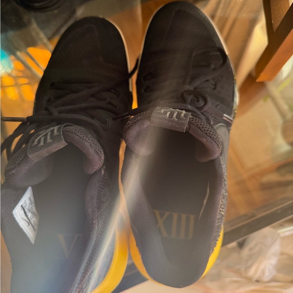 Nike Kyrie 3 Basketball Sneakers Low Top Mesh Black Yellow Shoes Men’s Size 9.5 - Picture 8 of 10